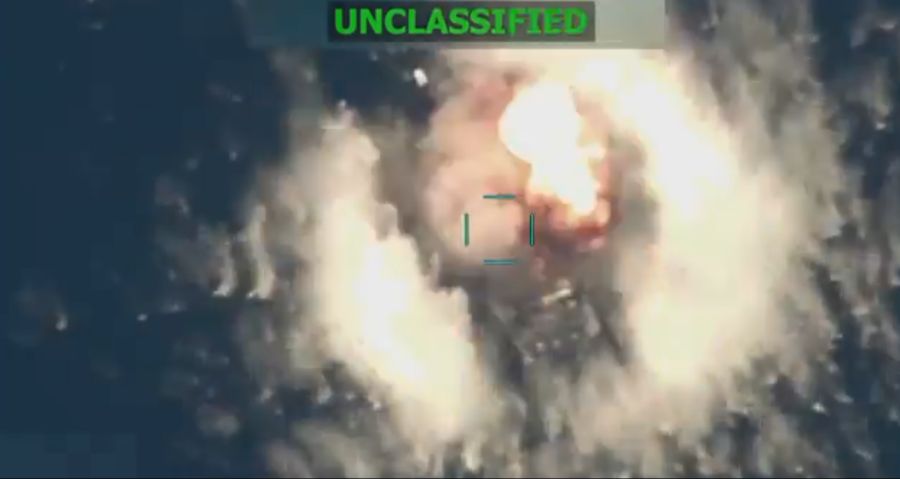 Das Boot war in der Karibik unterwegs und schmuggelte angeblich Drogen. Alle vier männlichen Drogenhändler wurden laut Hegseth bei dem Angriff in internationalen Gewässern getötet.