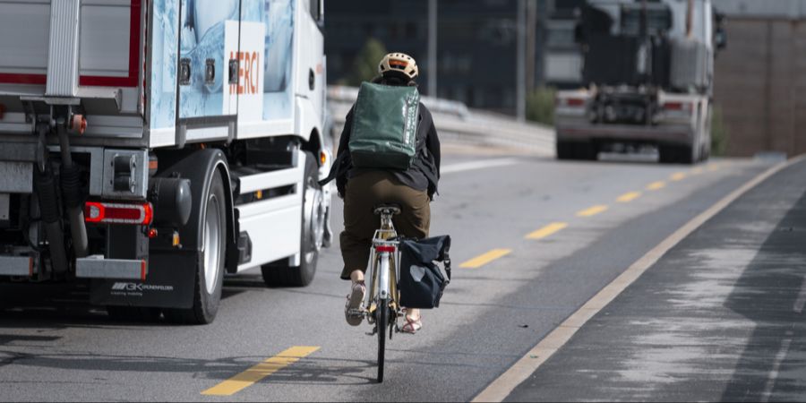 Velo auf der Strasse