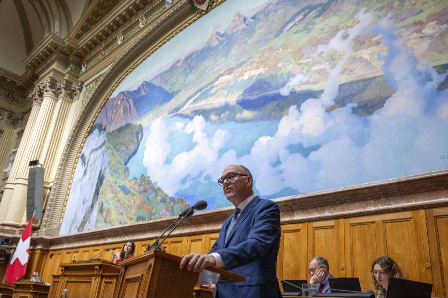 Bundesrat Martin Pfister sagt, dass die Schweiz feindliche Drohnen derzeit nicht abwehren könnte.