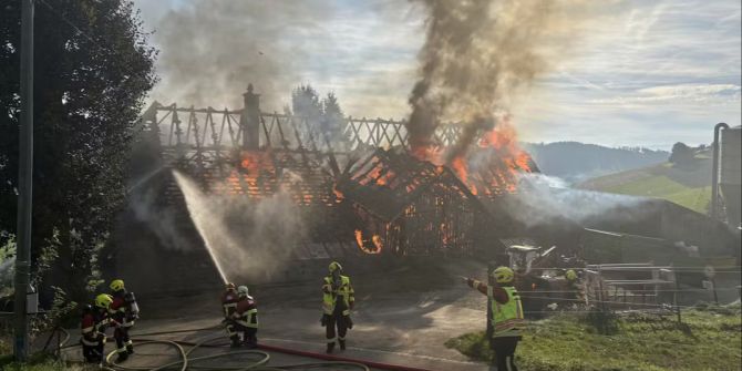 Bauernhaus in Brand