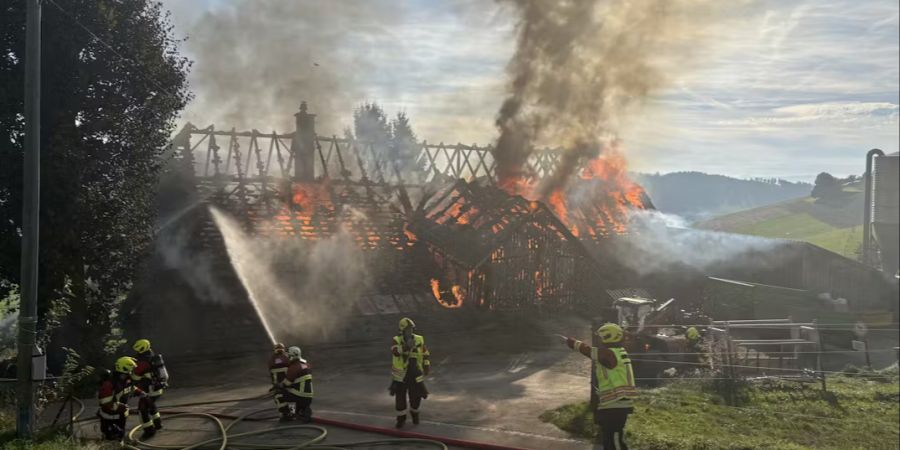 Bauernhaus in Brand