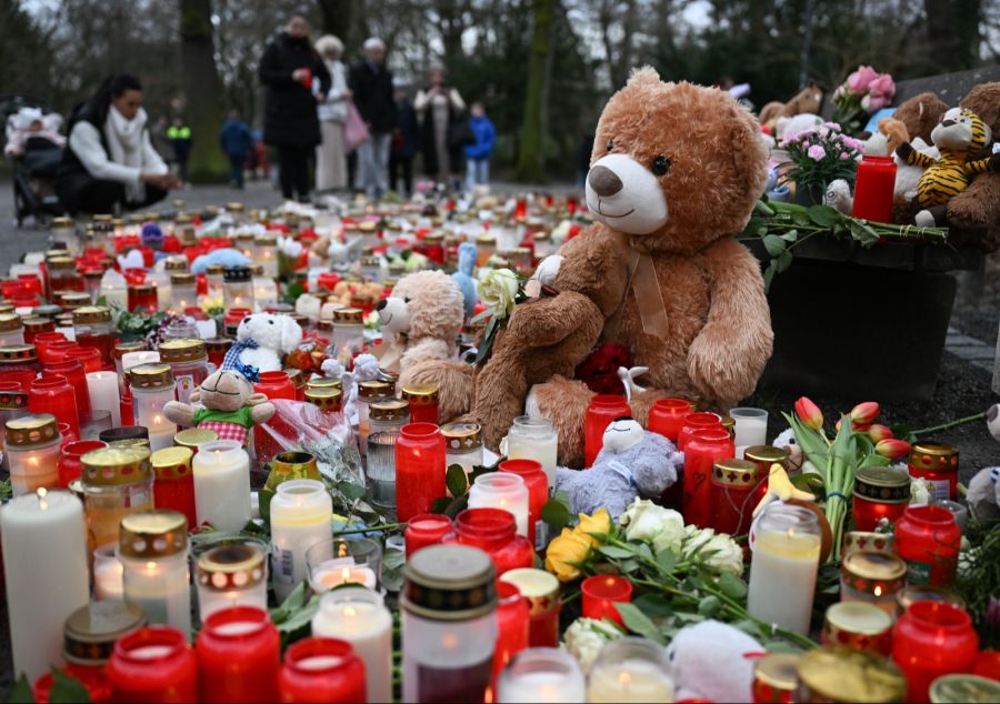 In der Folge wurde er auch für seine Zivilcourage ausgezeichnet und erhielt die Chance auf ein Bleiberecht.