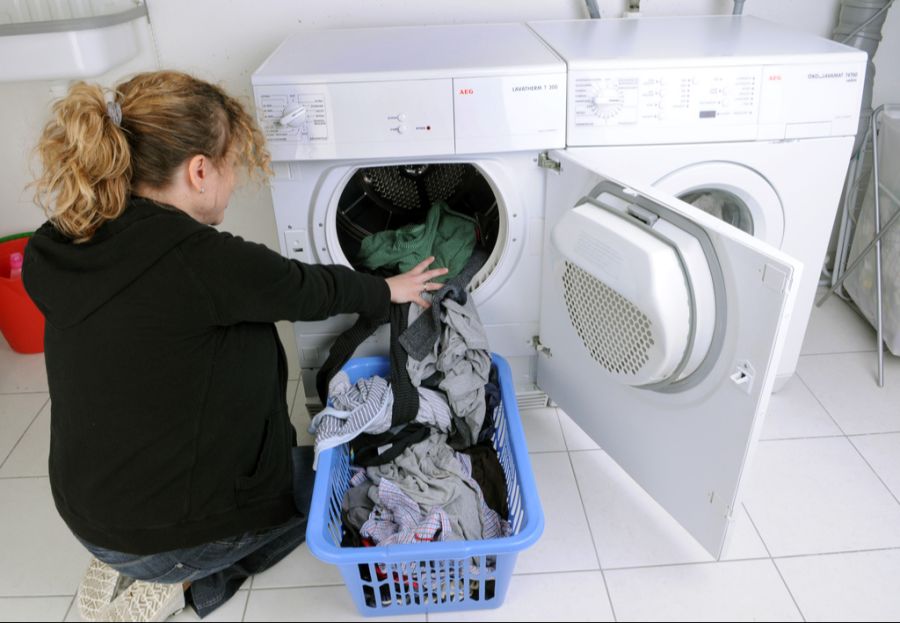 Das Wäschewaschen galt lange als «Frauensache». (Symbolbild)
