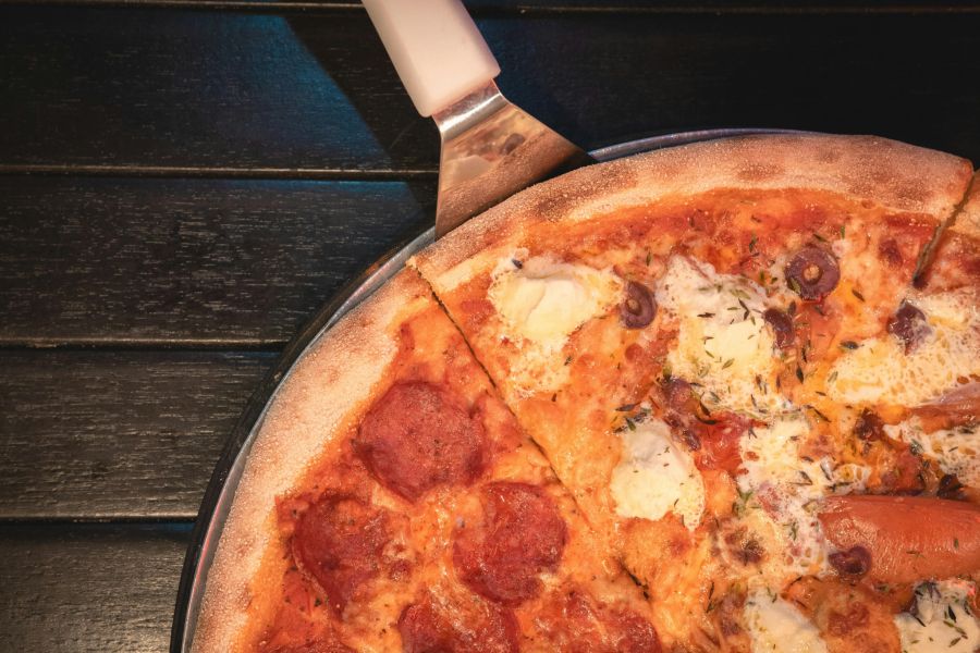 Im süditalienischen Bari sorgt derzeit eine Restaurant-Quittung rund um eine Pizza für Aufsehen.