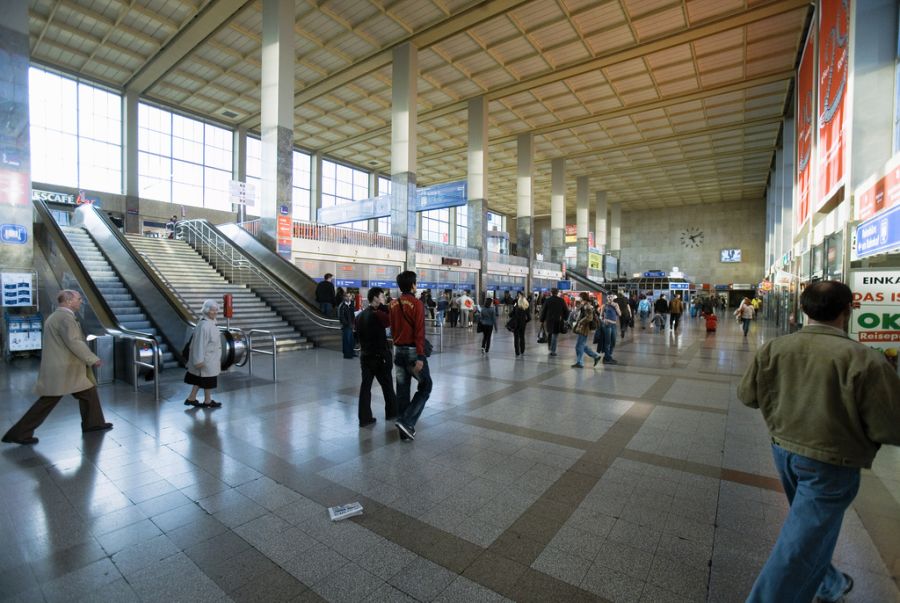 In Wien wurde er am Bahnhof von Beamten empfangen.