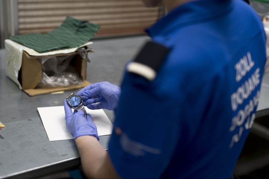 Wer sie jedoch nicht absolviert, droht, in eine tiefere Lohnklasse abzurutschen. (Symbolbild)