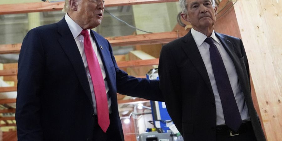 US-Präsident Donald Trump (links) möchte Fed-Chef Jerome Powell seit Monaten loswerden. (Archivbild)
