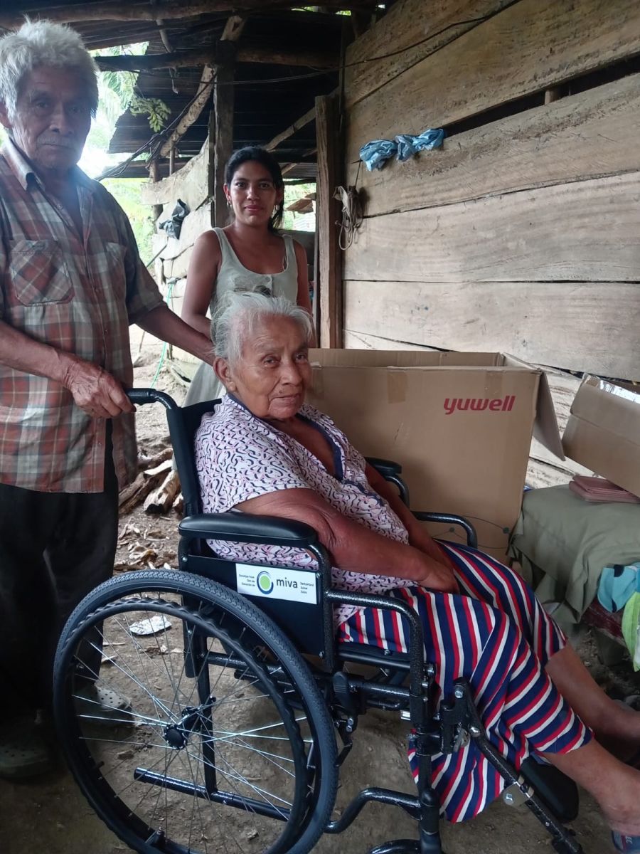 Für Julia sind die dunklen Tage vorbei. Dank der grosszügigen Spende von miva kann die 81-Jährige wieder vor die Türe.