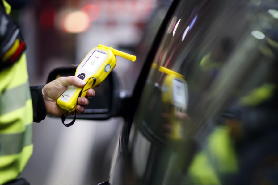 Der Staatsanwaltschaft zufolge stehen die Vorwürfe der Trunkenheit im Verkehr beziehungsweise der Gefährdung des Strassenverkehrs im Raum. (Symbolbild)