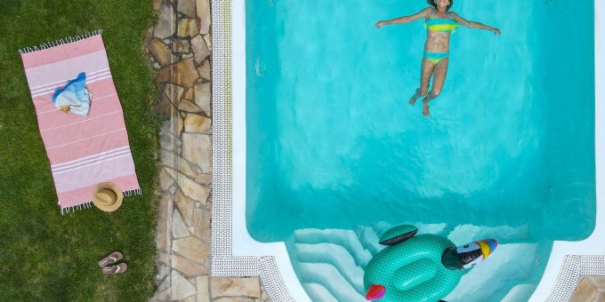 Luxus im eigenen Garten: Der Anteil der Häuser mit eigenem Pool ist in Immobilienanzeigen laut einer Studie gewachsen. (Symbolbild) Luxus im eigenen Garten: Der Anteil der Häuser mit eigenem Pool ist in Immobilienanzeigen laut einer Studie gewachsen.