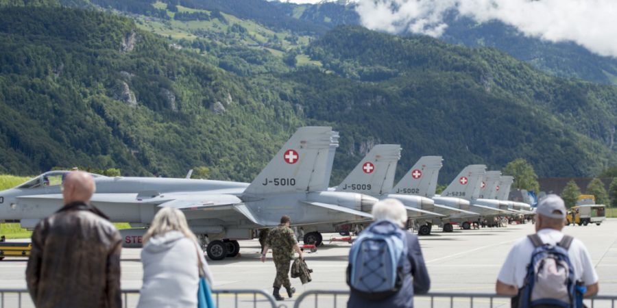 Ab 2030 werden in Meiringen BE die ersten F-35-Kampfjets abheben. Von der Lärmbelastung wäre auch eine Schule betroffen, weshalb die Gemeinde beim Verteidigungsdepartement eine Einspr...