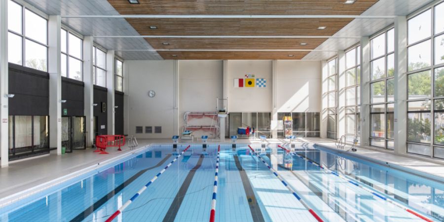 Das Hallenbad Weyermannshaus musste am Freitag die Badegäste nach Hause schicken. Die Lüftung war ausgefallen. (Archivbild)