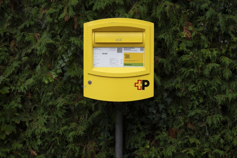 Der Briefkasten bleibt praktisch. Für fristkritische Sendungen ist er aber die schwächere Variante.