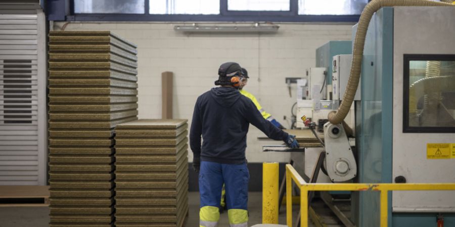 Die Beschäftigung in der Schweiz hat zum Jahresbeginn zugenommen, wie Zahlen des BFS zeigen. Gerade die Industrie verbuchte nach zuletzt rückläufigen Zahlen wieder einen Zuwachs. (Sy...