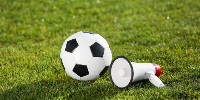 Fussball Lautsprecher Megafon Rasen
