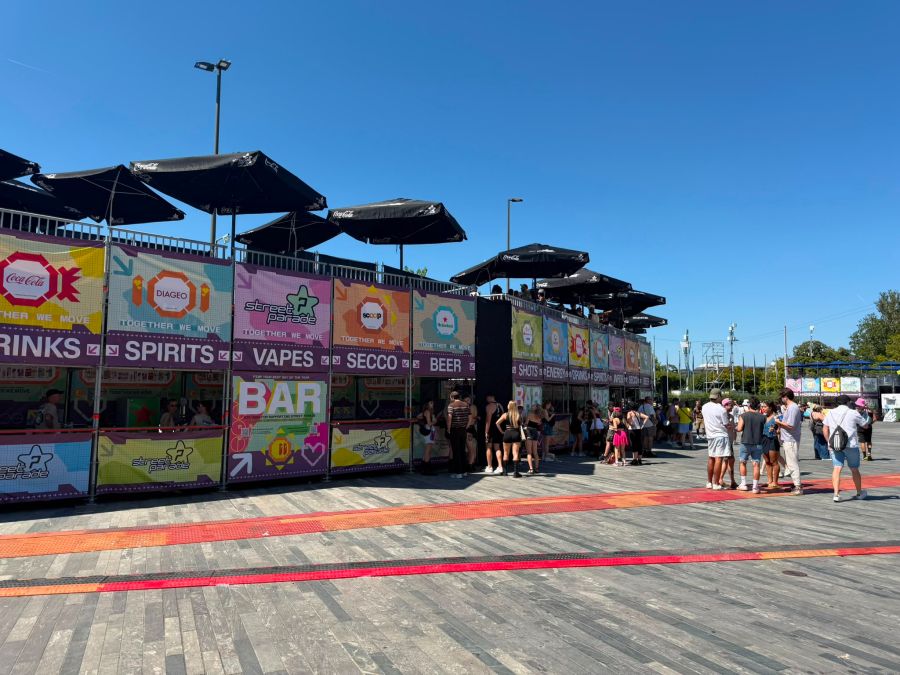 Die offiziellen Bars auf dem Zürcher Sechseläutenplatz.