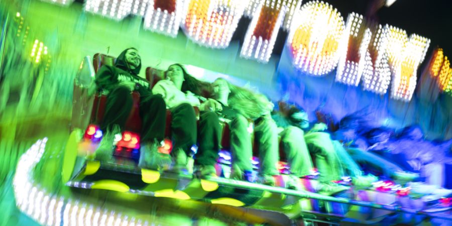 In Zürich soll es vier Mal im Jahr ein Jugendfestival geben - mit Chilbibahnen zu günstigen Preisen. Der Stadtrat wird schauen, was sich machen lässt. (Archivbild)