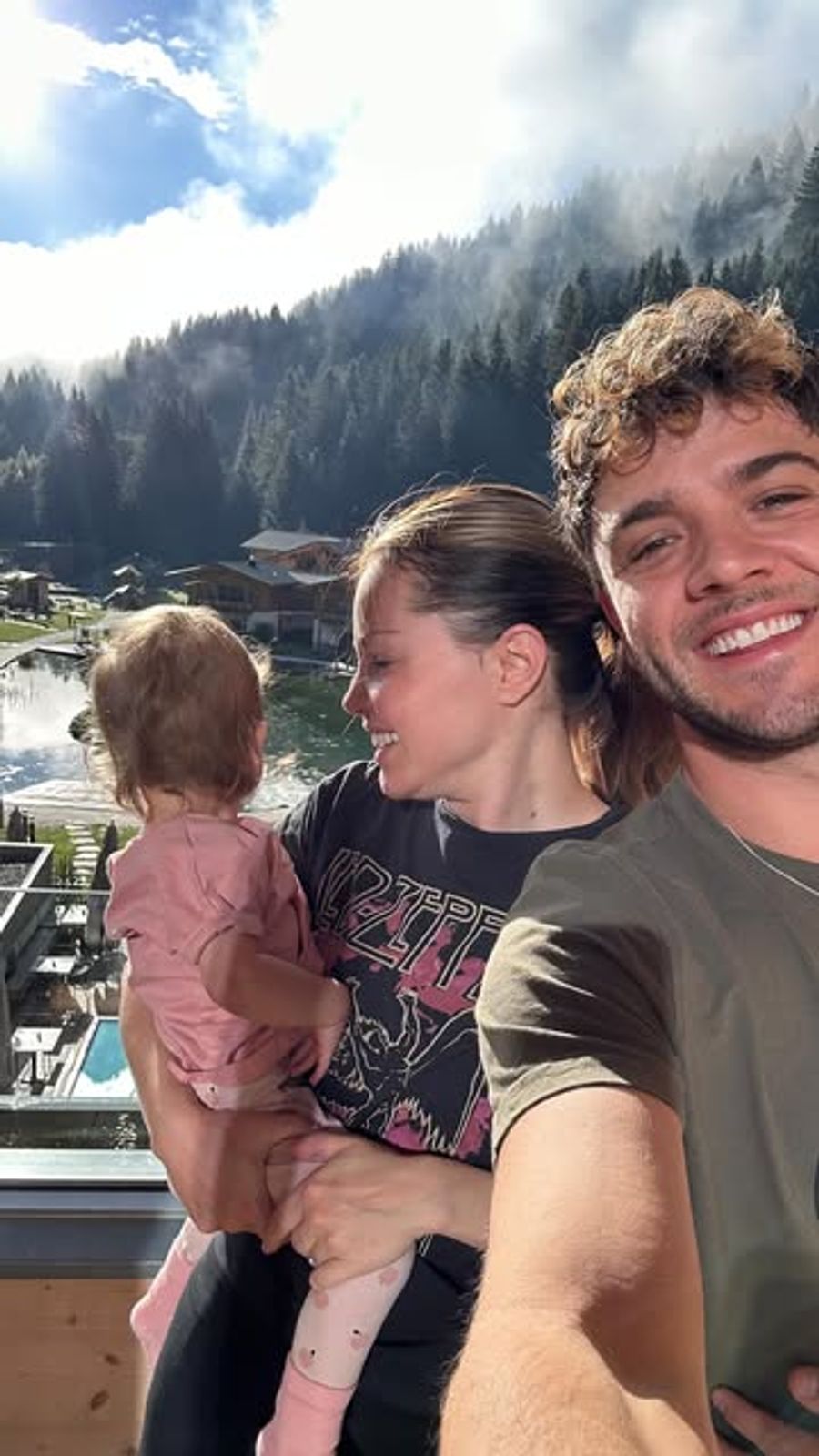 Christina und Luca Hänni mit ihrer Tochter. Neben schwierigen Momenten gibt es bei der Familie auch viele gute Tage.