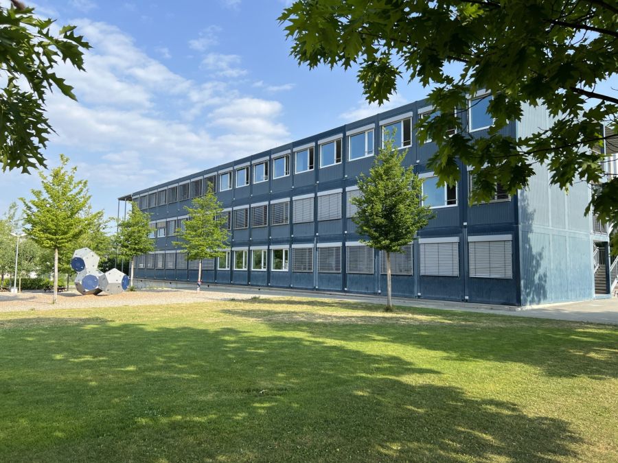 Die Schulpflege Meilen hat die Massnahme am Mittwoch an einer ausserordentlichen Sitzung beschlossen.