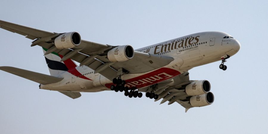 Wegen verdächtiger Risse in wichtigen Flügelbauteilen müssen einige Passagierjets vom Typ Airbus A380 am Boden bleiben. Betroffen sind 15 Grossraum-Flugzeuge der Gesellschaft Emirate...