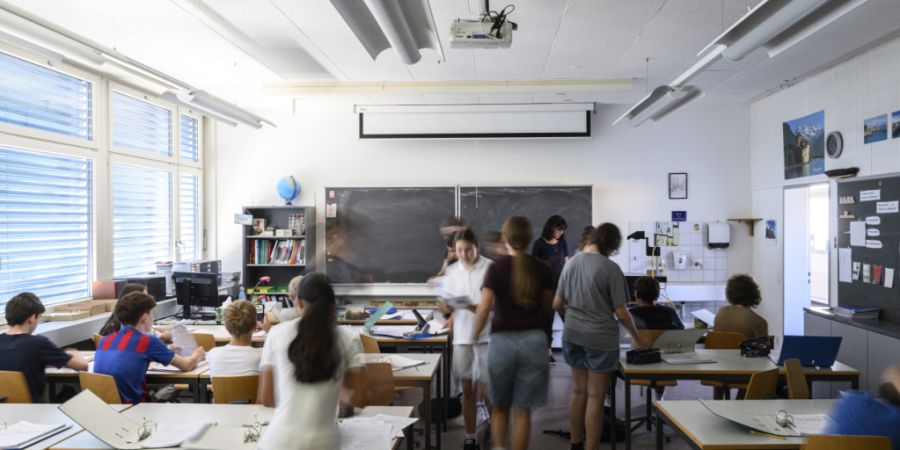 Knapp die Hälfte der befragten Kinderärztinnen und Kinderärzte gab an, dass mindestens ein Kind am Tag von schulischen Problemen berichtet. (Archivbild)