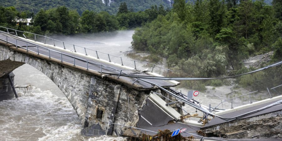 Infolge eines heftigen Unwetters wurde die Brücke bei Visletto in der Nacht auf den 30. Juni 2024 weggerissen. Diesen Herbst sollte die neue Brücke fertig werden. (Archivbild)