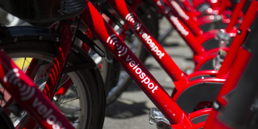 Die Basler Regierung hat den Vertrag mit dem «Velospot»-Anbieter Publibike um drei Jahre verlängert. (Archivbild)