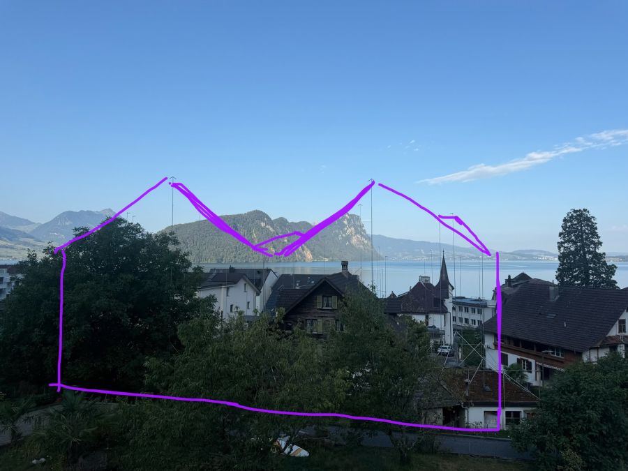 Würde den Nachbaren den Blick auf den Vierwaldstädtersee und die Berge verbauen: der geplante Neubau in Vitznau LU.