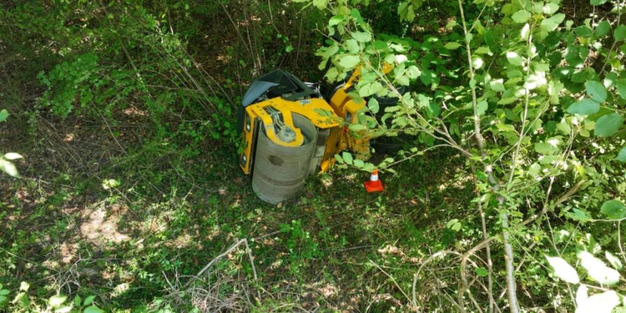 Bei einem Unfall in Maienfeld mit einer Walze hat sich ein Mann schwer verletzt.