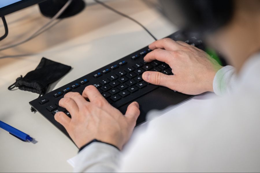 Der Sanitär erlebt immer wieder Schnupperstifte, die von einem Job im Büro träumen.