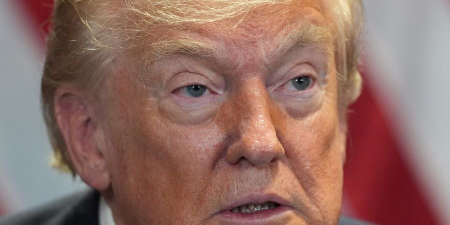 ARCHIV - US-Präsident Donald Trump trifft sich am Rande des Nato-Treffens im Präsidentenpalast Bestepe mit Nato-Generalsekretär Rutte. Foto: Alex Brandon/AP/dpa