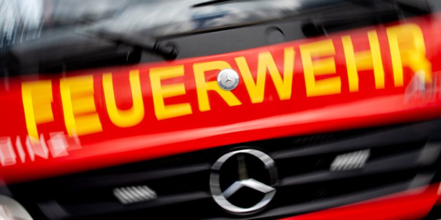 Zur Bekämpfung des Grossbrands standen 130 Feuerwehrleute im Einsatz. (Symbolbild)