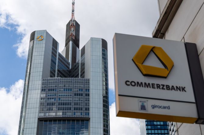 Die italienische Grossbank Unicredit hat sich schon fast die Hälfte an der Commerzbank gesichert.
