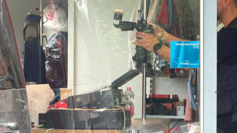 Dieses Bild zeigt eine offene Kasse in einem Geschäft in Zürich-Seebach.