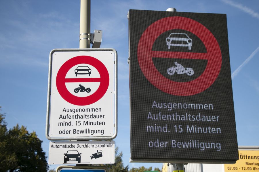 Einwohnerinnen und Einwohner sowie das ortsansässige Gewerbe sind von der Massnahme ausgenommen.