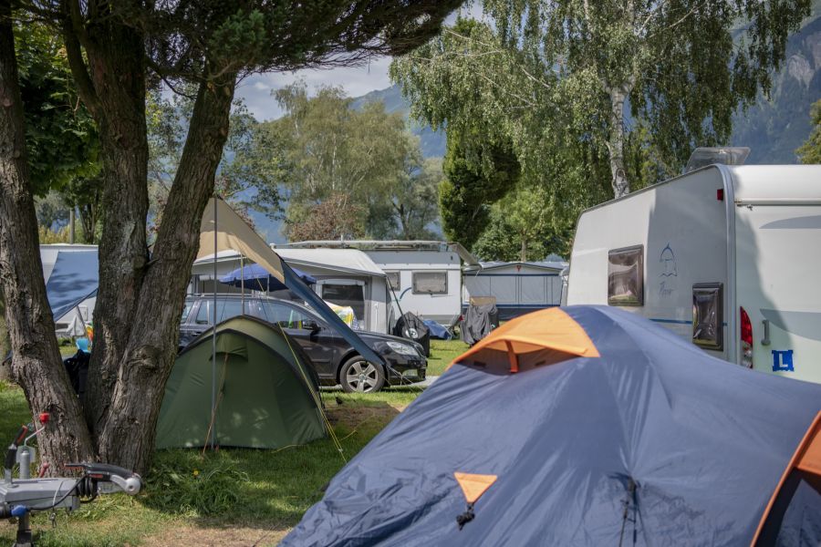 Zelte und Wohnmobile, so weit das Auge reicht: So dürfte es über Pfingsten auf so manchem Campingplatz aussehen.