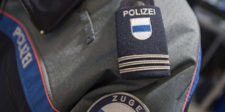 In der Stadt Zug wurden zwei Einbrecherinnen nach einem Einbruchsversuch in ein Mehrfamilienhaus in einer Nahfahndung geschnappt. (Symbolbild)
