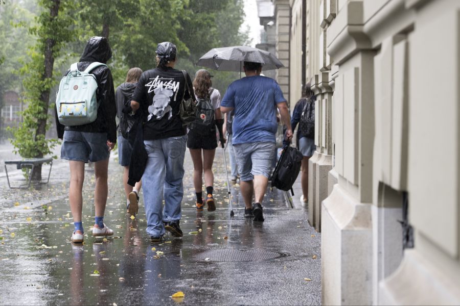 Ab Samstagnachmittag und am Sonntag könnte es aber zu einigen Gewittern und Schauern kommen.