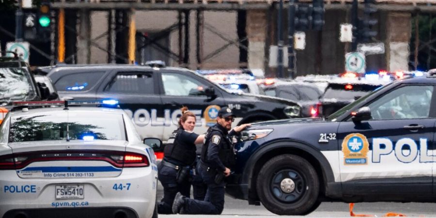 Die Polizei von Montreal ist am Tatort einer Schießerei in Montreal im Einsatz. Foto: Christopher Katsarov/The Canadian Press/AP/dpa