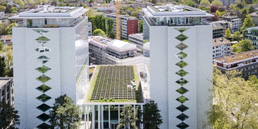 Das Pharmaunternehmen Sandoz wird eines der Bürohochhäuser auf dem heutigen Helvetia Campus an der St. Alban-Anlage in Basel mieten. (Archivbild)