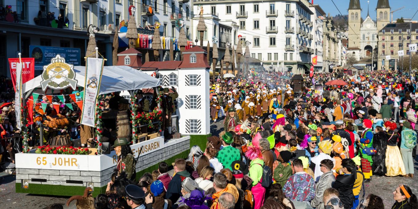 Luzerner Luzerner Fasnacht: Jubilierender Wey-Umzug zieht durch die Stadt | Nau.ch