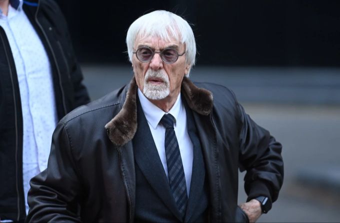 Bernie Ecclestone glaubt nicht, dass Lewis Hamilton mit Ferrari erfolgreich sein wird. Bernie Ecclestone Lewis Hamilton