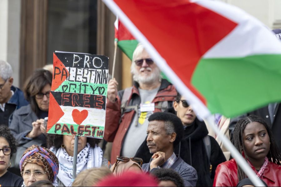 Vergangenen Samstag fand in St. Gallen eine Pro-Palästina-Demo mit etwa 70 Protestierenden statt. (Symbolbild)