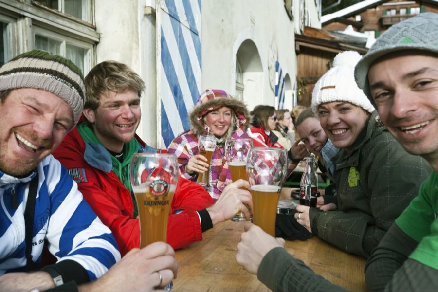 Eine Umfrage ergab, dass rund 200'000 Österreicher jährlich betrunken auf der Piste unterwegs sind. (Symbolbild)