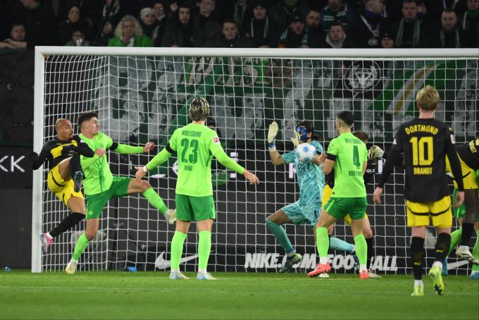 Der VfL Wolfsburg verliert gegen den BVB mit 1:3. VfL Wolfsburg