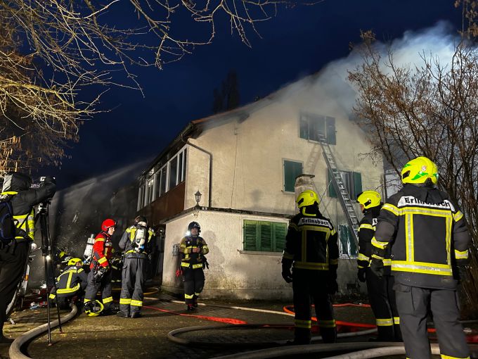 Die Feuerwehr konnte den Brand löschen. Feuerwehreinsatz
