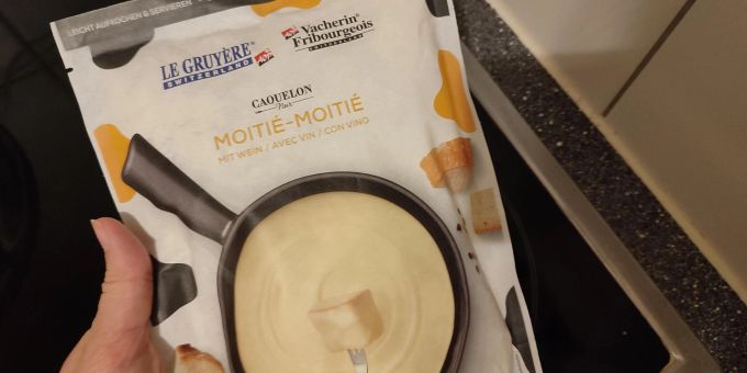 Dieses Fondue mit Weisswein ist im Sortiment der Migros zu finden. migros