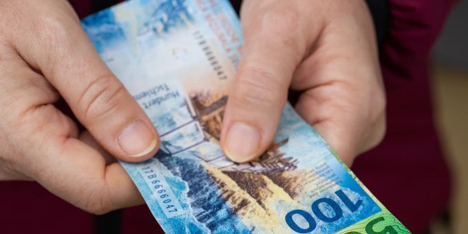 Wer arbeitet, erhält Geld oder eine andere Gegenleistung. Lohn