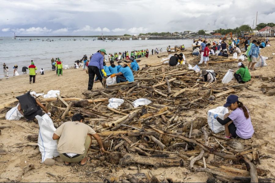 Laut der Umweltorganisation Sungai Watch handelt es sich um eine Rekordmenge von eingesammeltem Plastik.