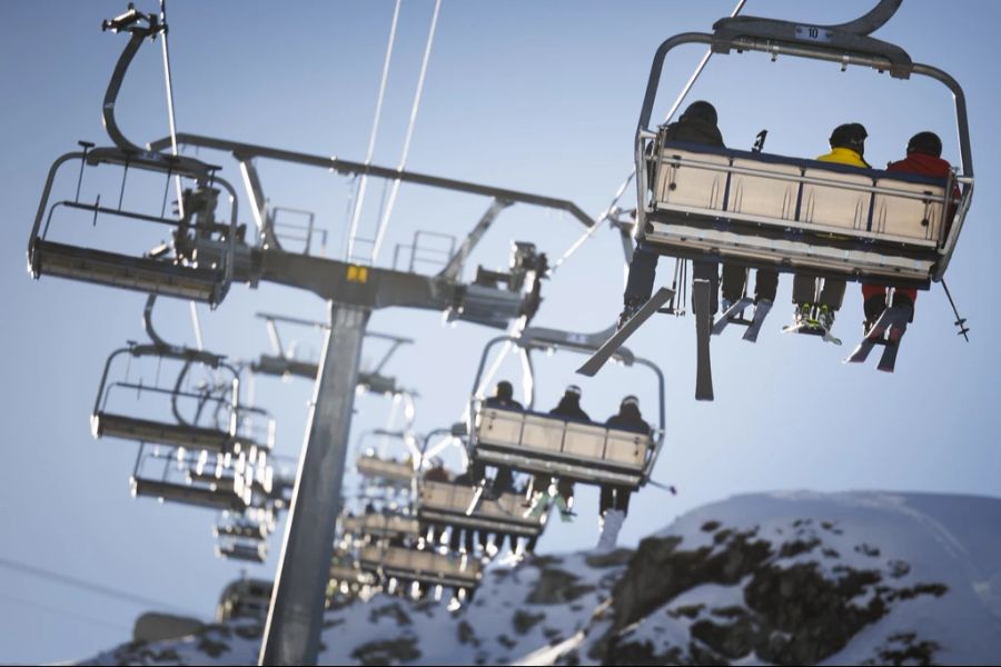 Besonders die Skifahrer und -resorts, hier Verbier, werden sich über den Neuschnee in den Alpen freuen können. (Archivbild)